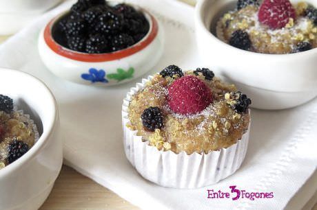 Muffins Veganos de Plátano con Quinoa, Moras y Frambuesas