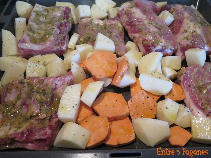 Pasos Costillar de Cerdo al Horno con Batata Pasos Costillar de Cerdo al Horno con Batata