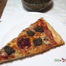 Pizza de Lacón con Sobrasada y Tapenade