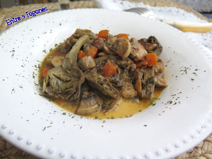 Alcachofas con Panceta en Salsa