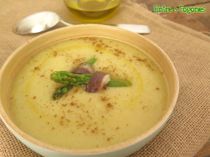 Crema de Espárragos Verdes con Yuca y Jamón de Pato