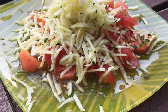 Ensalada de Papaya con Tomate y Calabacín