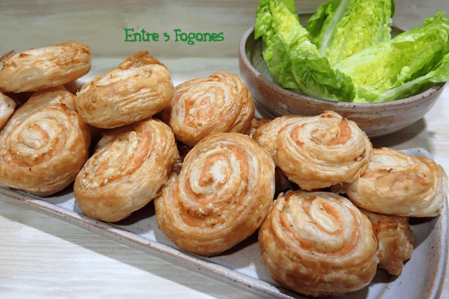 Espirales de Hojaldre con Salmón Marinado y Queso