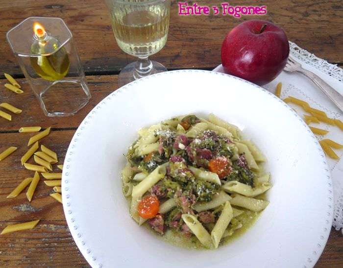 Macarrones con Lacon y Grelos en Salsa de Manzana