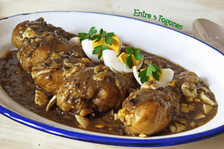 https://entre3fogones.com/pollo-en-pepitoria.html Pollo en Pepitoria