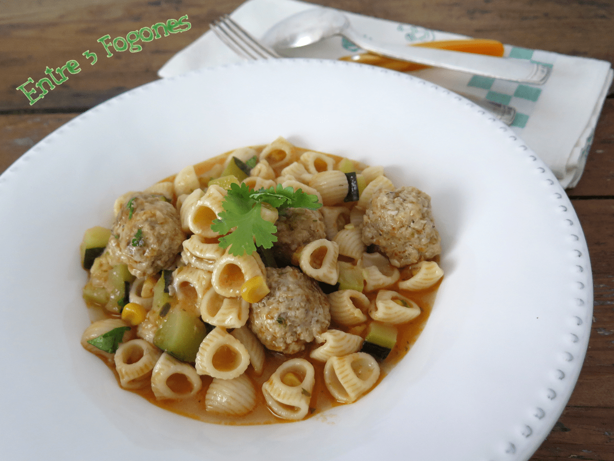 Sopa de Albóndigas