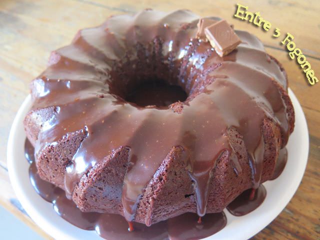 Tarta de Chocolate con Cobertura de Chocolate Presentación Tarta de Cumpleaños