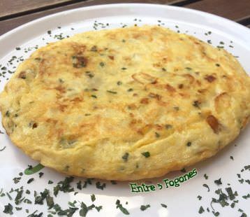 Tortilla de Patatas con Puerro y Cilantro Tortilla de Patatas con Puerro y Cilantro