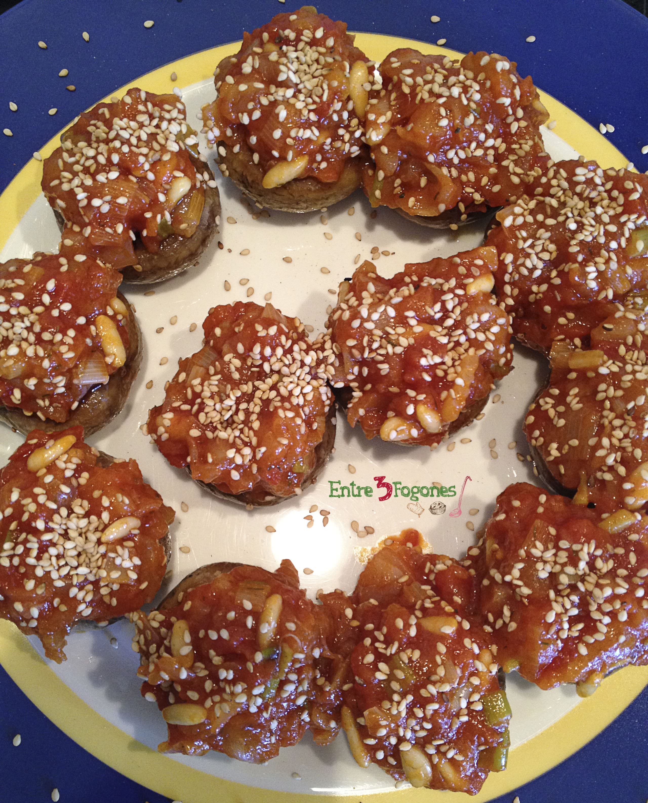 Receta Champiñones Rellenos de Salmón Marinado, Tomate y Piñones