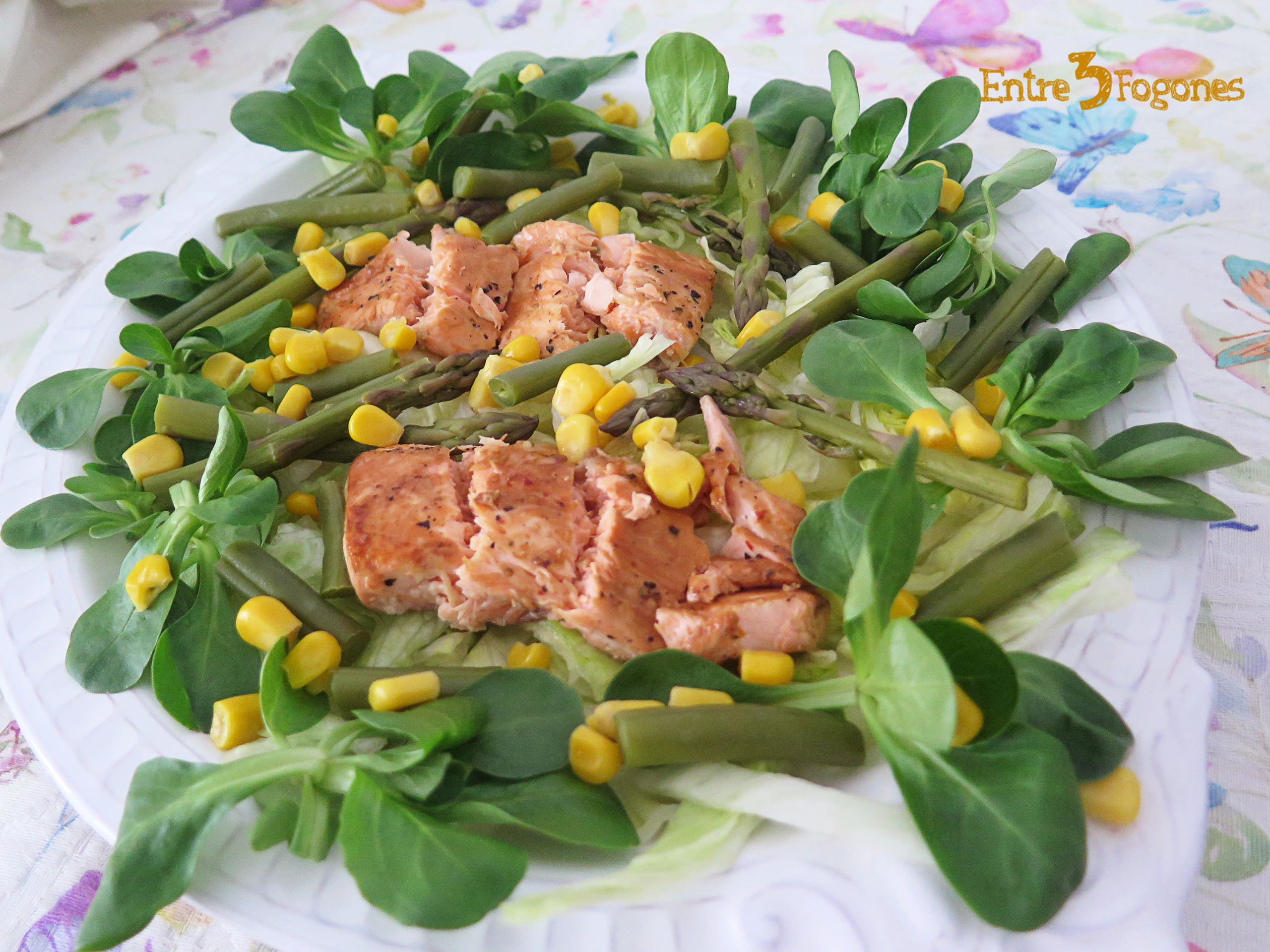 Receta Ensalada de Salmón y Canónigos con Espárragos Verdes y Vinagreta de Mango