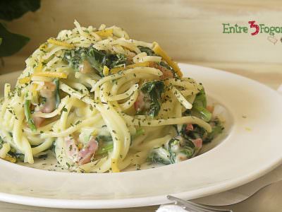Receta Espaguetis con Espinacas, Bechamel Casera y Bacon Receta Espaguetis con Espinacas, Bechamel Casera y Bacon