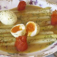 Receta Espárragos Blancos con Huevo Mollet y Trucha Ahumada