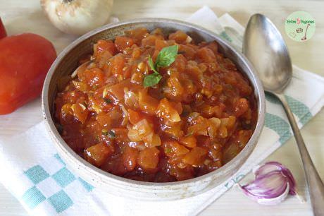 Receta Salsa de Tomate Casera con Hierbas Aromáticas