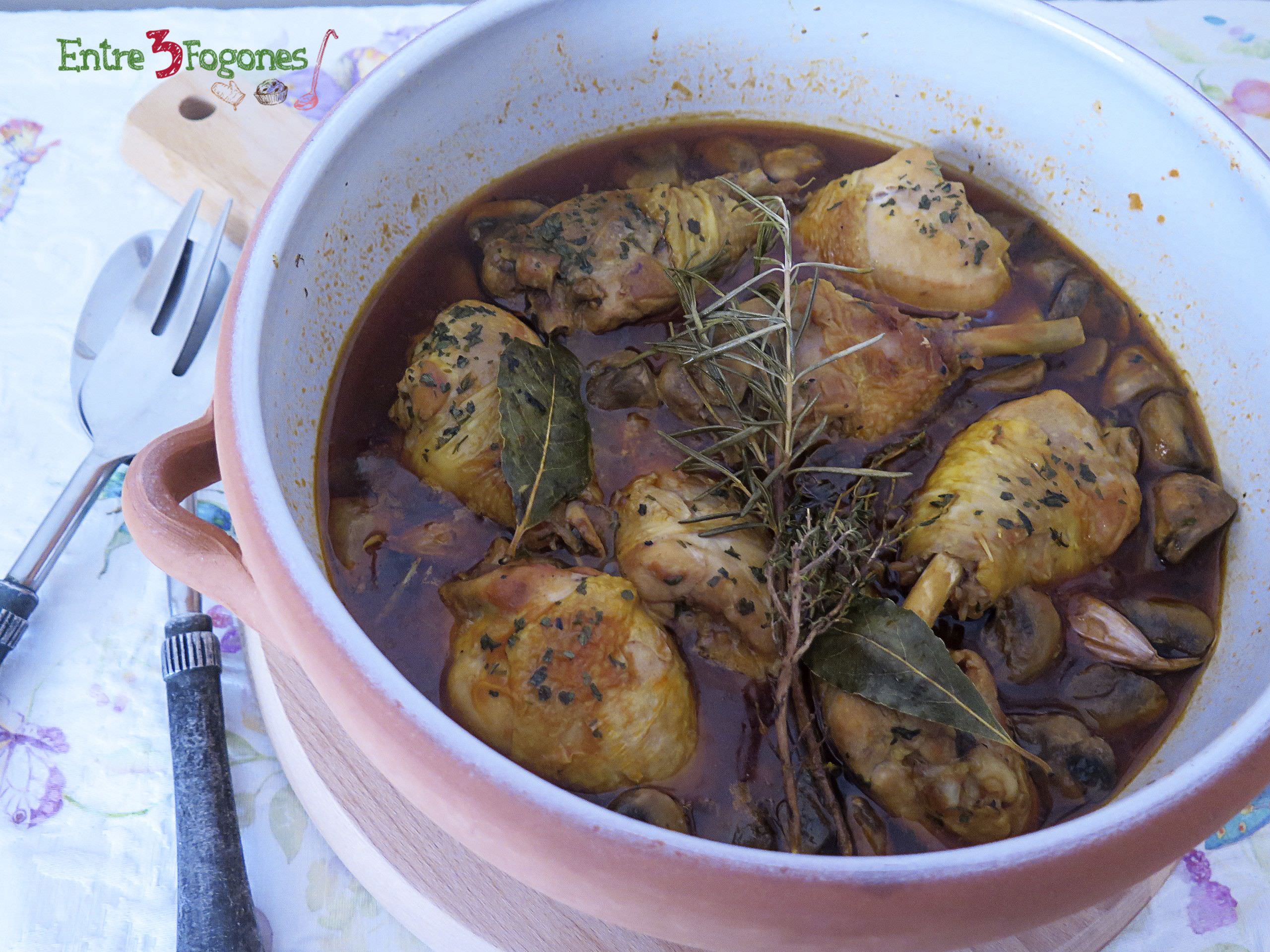 Receta Tajine de Pollo y Champiñones con Guarnición de Plátano Macho