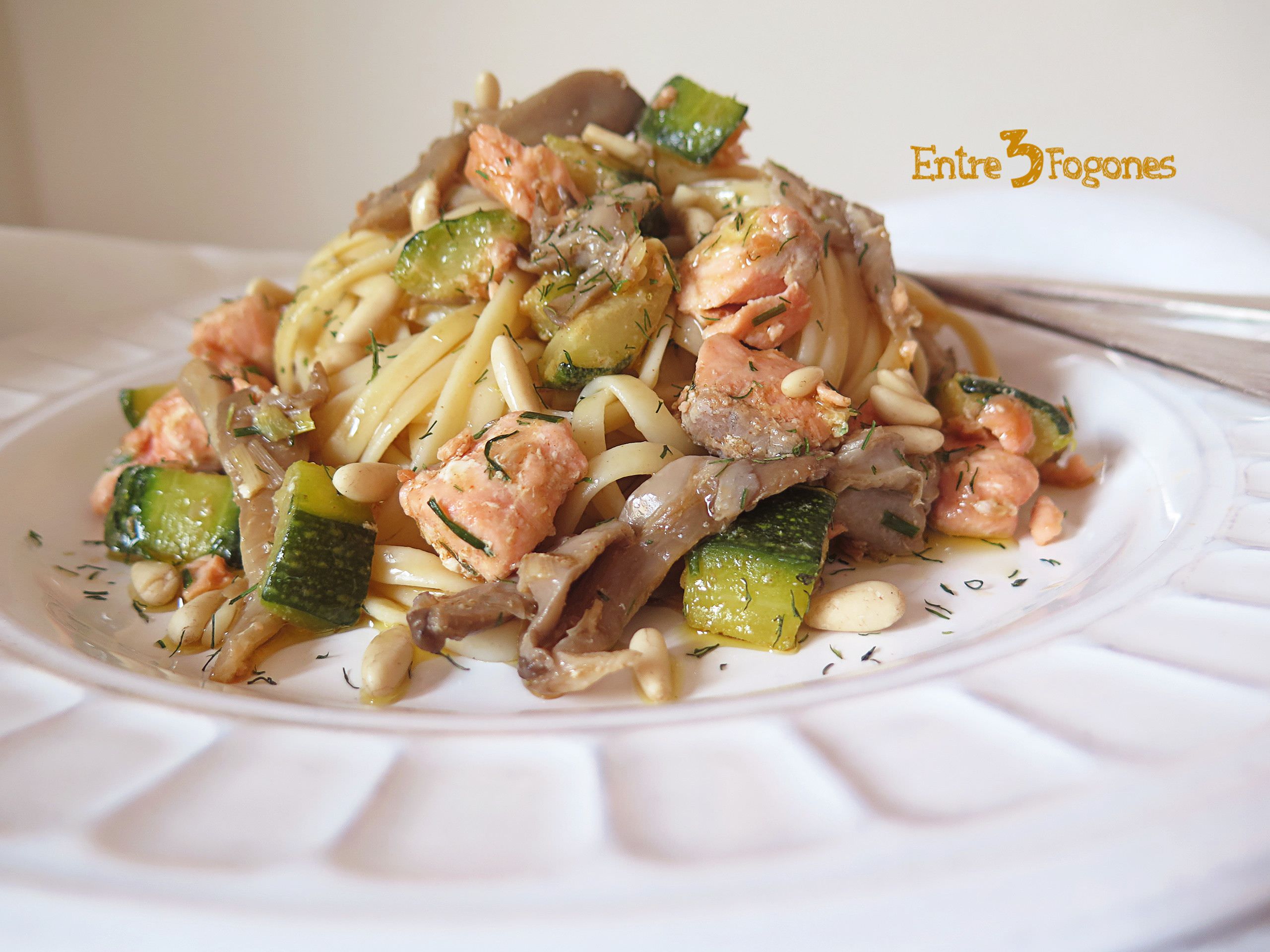 Receta Tallarines con Setas, Salmón y Calabacín
