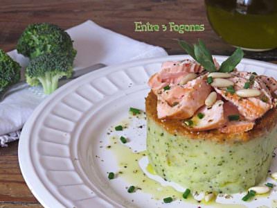 Receta Timbal de Patata y Brócoli con Salmón y Pesto de Tomate Receta Timbal de Patata y Brócoli con Salmón y Pesto de Tomate