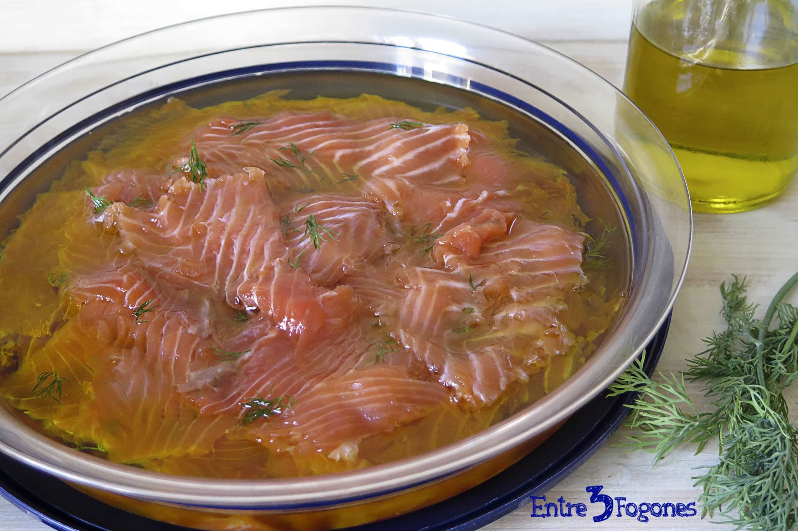 Salmón Marinado al Eneldo