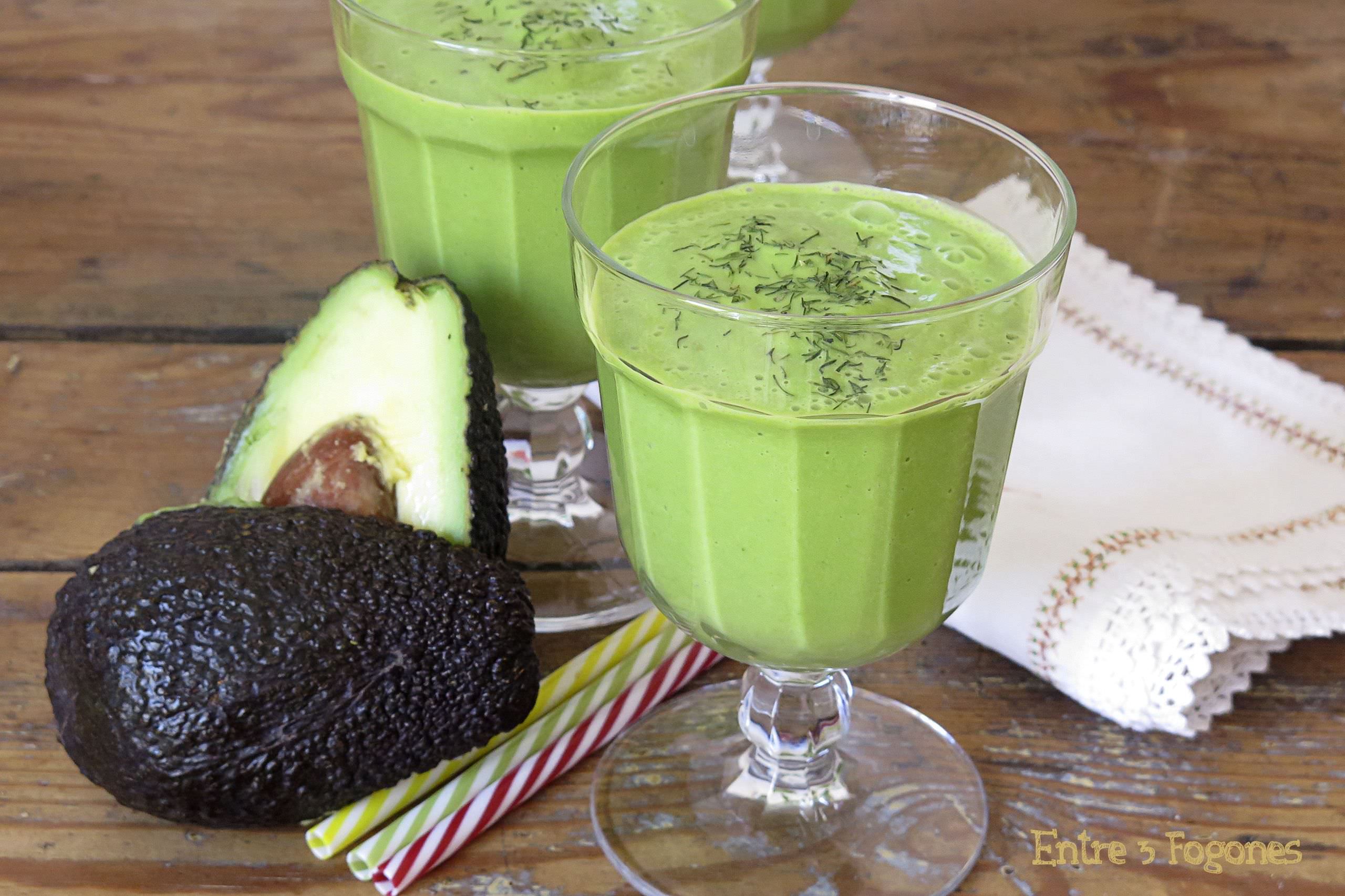 Smoothie de Aguacate con Agua de Coco y Miel