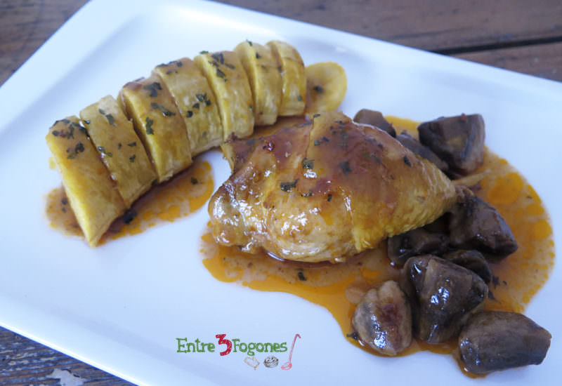 Tajine de Pollo y Champiñones con Guarnición de Plátano Macho Tajine de Pollo y Champiñones con Guarnición de Plátano Macho