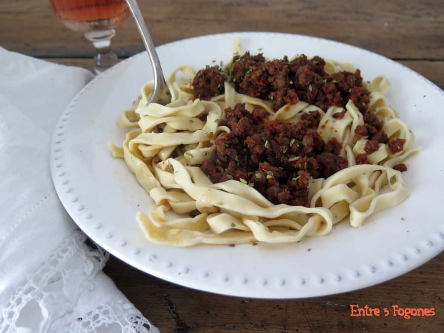 Tallarines Caseros con Salsa Boloñesa