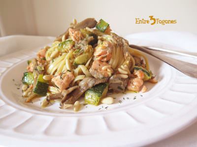 Tallarines con Setas, Salmón y Calabacín