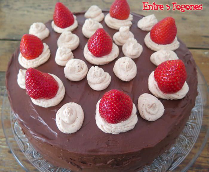 Tarta de Cumpleaños de Chocolate y Fresas