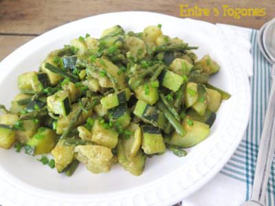 Ensalada de Patatas con Espárragos Verdes y Calabacín